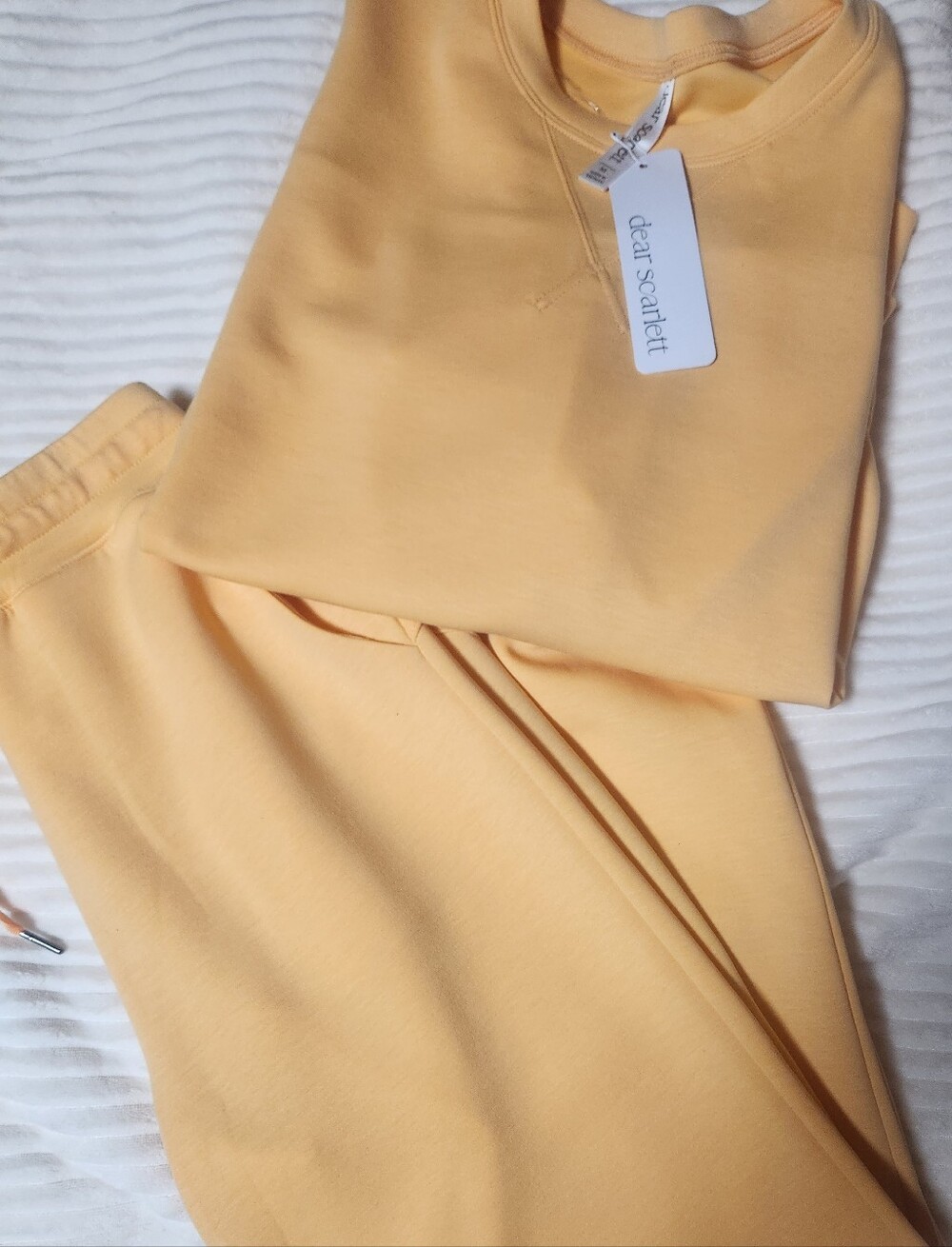 NWT Dear Scarlett Gold Lounge Set Sweatshirt & Joggers 2PC Set. Size M